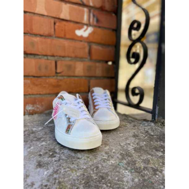 Sneakers Bassa In Ecopelle Con Stella E Dettagli Colorati