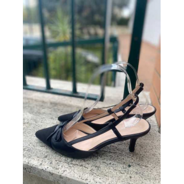 Decolletè Chanel In Ecopelle Con Punta In Camoscio Tacco A Spill