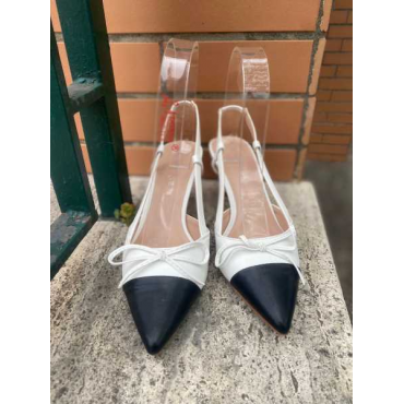 Decolletè Chanel Bianco In Ecopelle Con Punta In Nero  Tacco A S