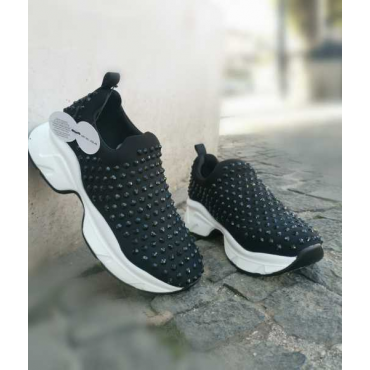 Scarpa Da Ginnastica Adattabile Anche Per  Uno Stile Elegante Ne