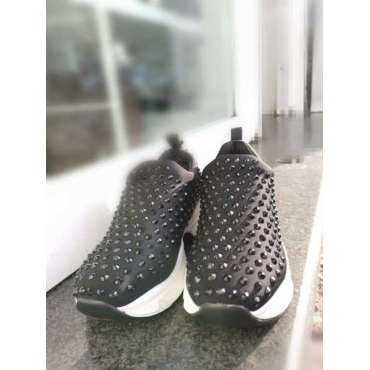 Scarpa Da Ginnastica Adattabile Anche Per  Uno Stile Elegante Ne