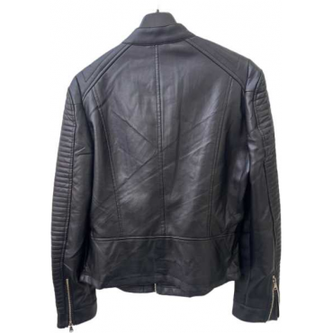 Chiodo In Pelle Con Zip E Manica Trapuntata
