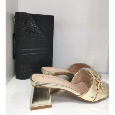 Scalzato Oro In Ecopelle Effetto Lucido Con Fascia Larga E Stras