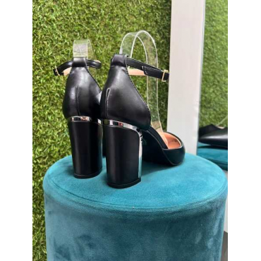 Décolleté Nero Con Cinturino Alla Caviglia