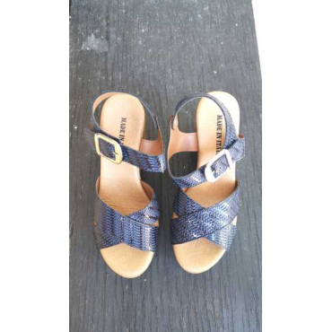 Sandalo Made In Italy Blu Con  Fascia Incrociata In Vera Pelle L