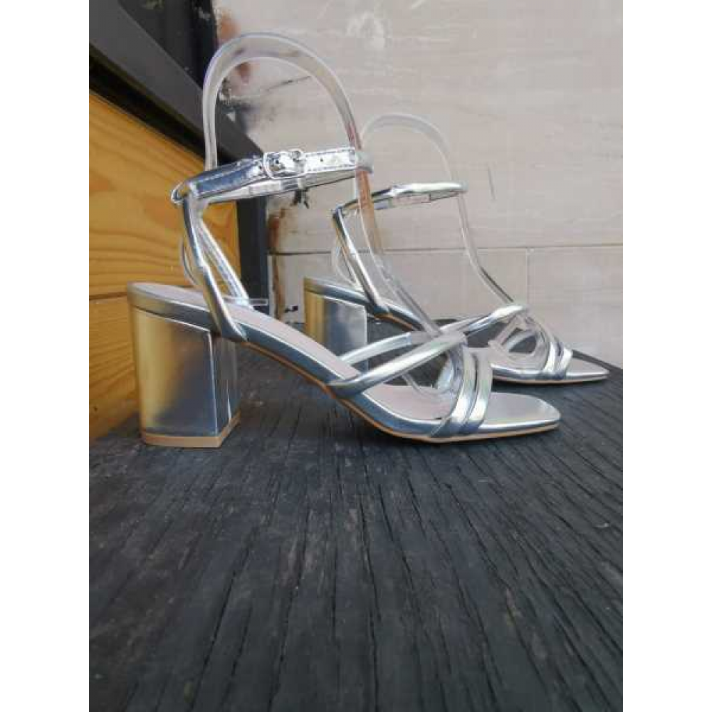 Sandalo Con Fascette E Cinturino Alla Caviglia Tacco Quadrato Al