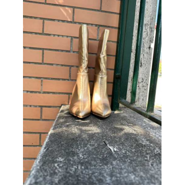 Stivaletto In Ecopelle Champagne Effetto Satinato Con Tacco A Ro
