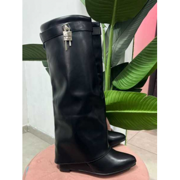 Stivale Alto Con Risvolto  Catenaccio 