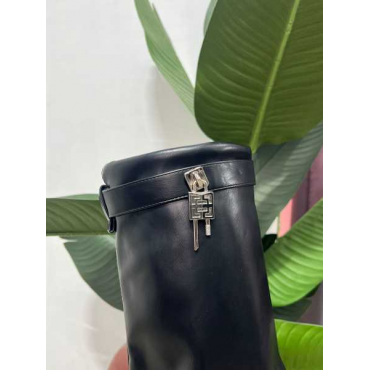 Stivale Alto Con Risvolto  Catenaccio 