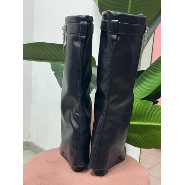 Stivale Alto Con Risvolto  Catenaccio 