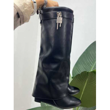 Stivale Alto Con Risvolto  Catenaccio 