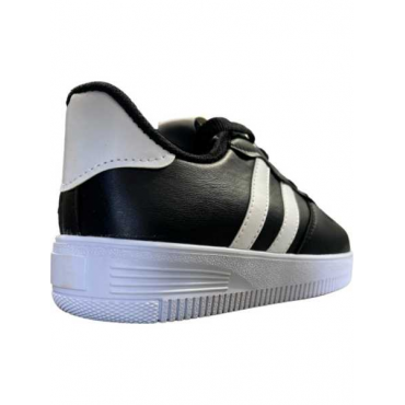 Sneakers Basic Con Stringhe 