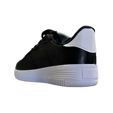 Sneakers Basic Con Stringhe 