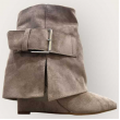 Stivaletto Con Fibbia E Zeppa