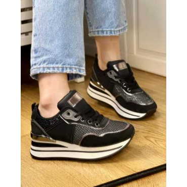 Scarpa Con Lacci E Zeppa Comoda