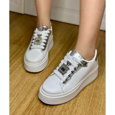 Sneackers Con Applicazioni