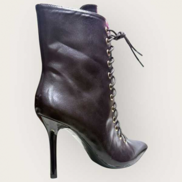 Stivaletto Con Lacci Anteriori