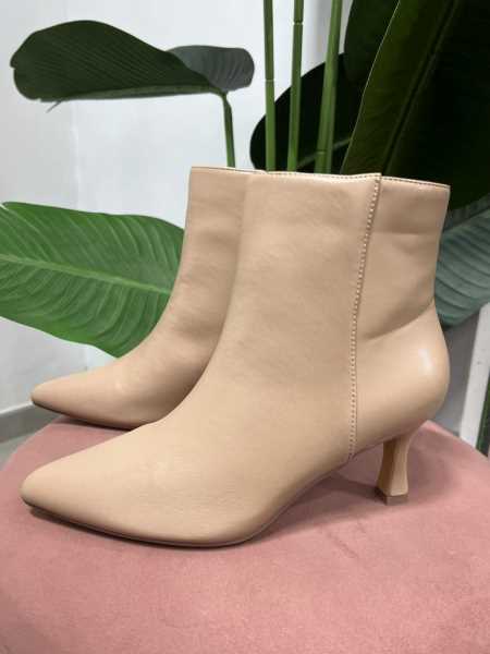 Stivaletto Con Tacco Basso