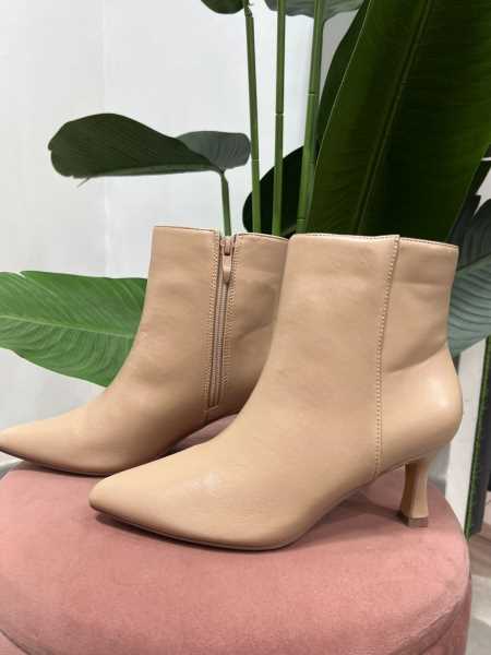 Stivaletto Con Tacco Basso