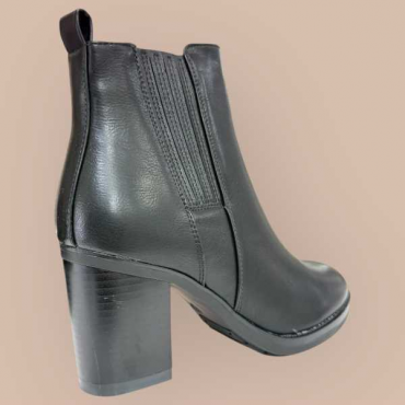 Stivaletto Nero Con Elastico