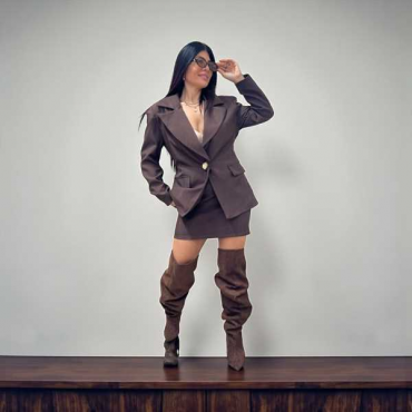 Tailleur Con Blazer Avvitato E Minigonna