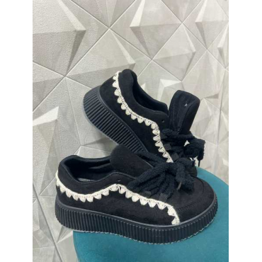 Sneaker Nera In Eco Suede Con Para E Lacci In Spugna. Confortevo