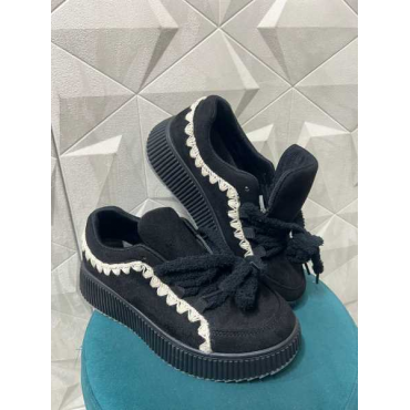 Sneaker Nera In Eco Suede Con Para E Lacci In Spugna. Confortevo