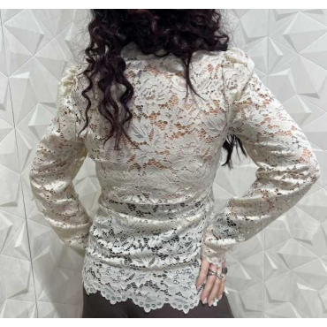 Blusa In Pizzo Con Bottoni E Collo Alto