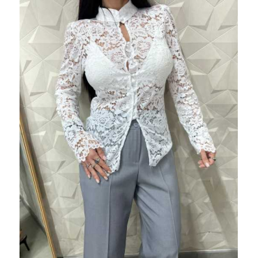 Blusa In Pizzo Con Bottoni E Collo Alto