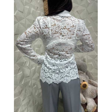 Blusa In Pizzo Con Bottoni E Collo Alto