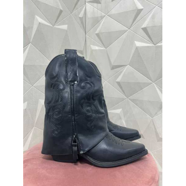 Tronchetto Texano Nero Con Ricami E Dettaglio Cover