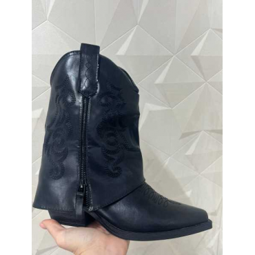 Tronchetto Texano Nero Con Ricami E Dettaglio Cover