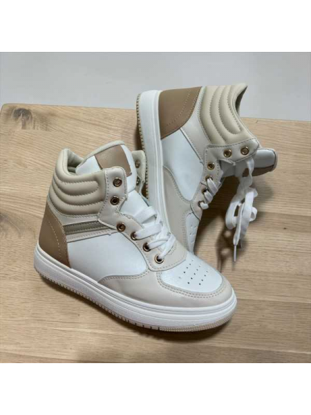 Sneaker Alta (High-Top