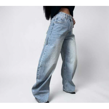Jeans Modello Leggermente Baggy Con Tasca Posteriore Brillantina