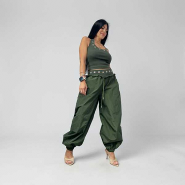 Set Coordinato Urban Chic: Top Halter E Pantalone Jogger Over