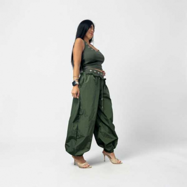Set Coordinato Urban Chic: Top Halter E Pantalone Jogger Over