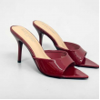 Mule A Stiletto In Vernice Con Punta Affusolata