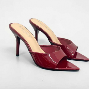 Mule A Stiletto In Vernice Con Punta Affusolata