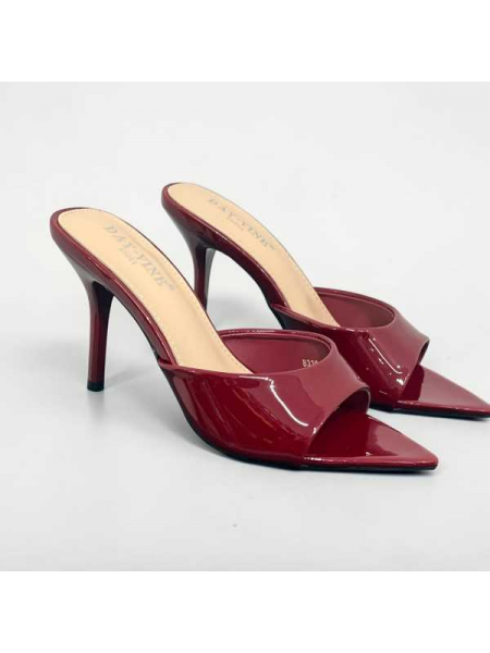 Mule A Stiletto In Vernice Con Punta Affusolata