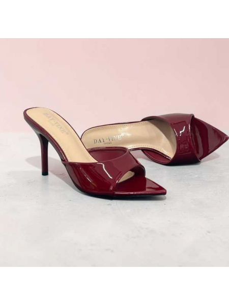 Mule A Stiletto In Vernice Con Punta Affusolata