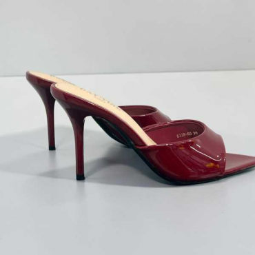Mule A Stiletto In Vernice Con Punta Affusolata